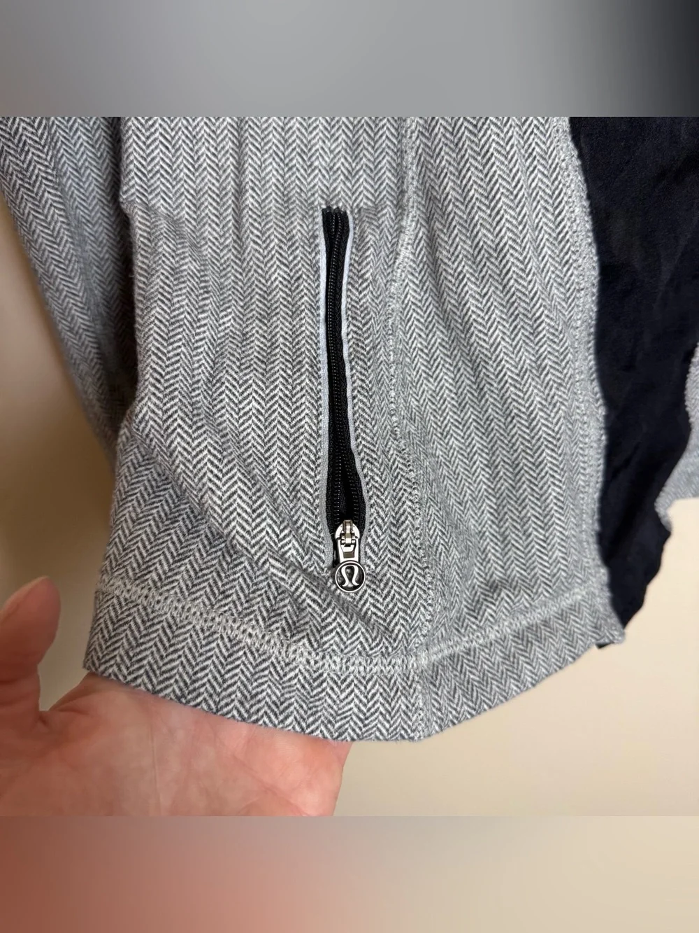 Lululemon Full Tilt 1/2 Zip Long Sleeve Pullover Herringbone Gray size 8 - Picture 4 of 6